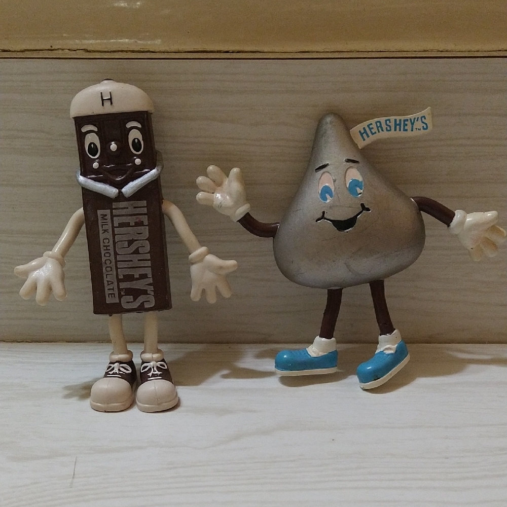 Vintage 1995 Set Of 2 Hershey's Chocolate and Kiss Bendee Figures